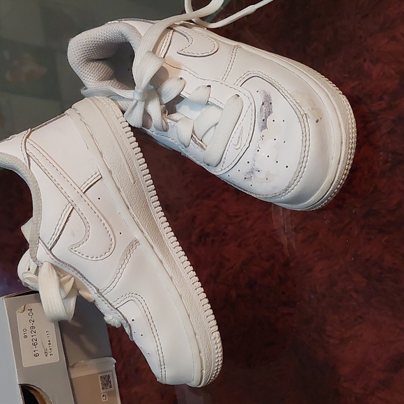 Nike sneakers - Picture 2 of 3